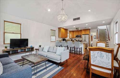 West Riverside House | Revitalized Uptown Home - Walk to Audubon Park!
