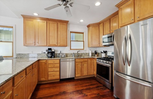 West Riverside House | Revitalized Uptown Home - Walk to Audubon Park!