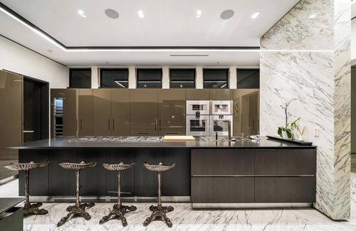 The Flats House | Rexford Modern - Living Art on Rexford Drive w/6BR Near the Golden Triangle