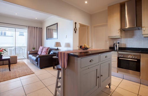 Mouille Point Apartment | Rhodora 31 by CTHA