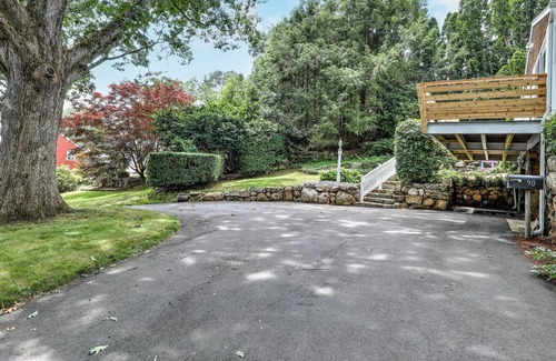 Wakefield-Peacedale House | Rhody Beach Bungalow - Downtown Wakefield! 7 minutes to Narragansett Beach!