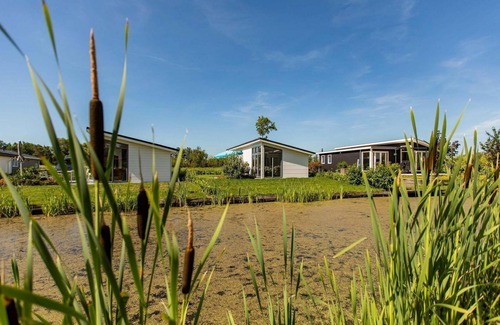Nieuwerkerk aan den IJssel Ski Chalet | ✓ Rialto at Parc de IJsselhoeve ✓ Holiday home for 5 persons ✓ Located in Nieuwerkerk aan den IJssel (Zuid-Holland) ✓ Holiday park next to the IJssel ✓ Book directly through the park