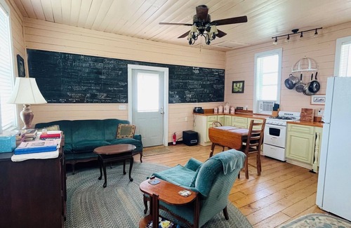 Huntsville Cottage | Ribbon Ridge Schoolhouse