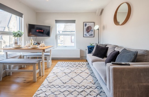 Roath Apartment | Richmond Place 3 by Tŷ SA
