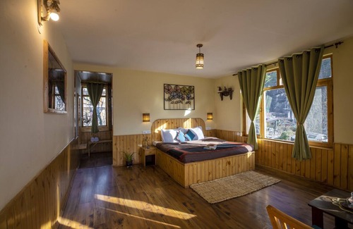 Manali Hotel | Ride Inn Cafe and Resort
