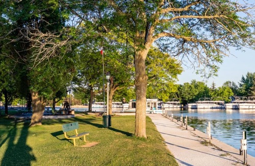 Smiths Falls Apartment | Rideau 1Bd Apartment Balcony Free Parking