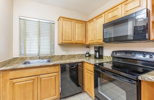 Oak Creek Resort | Ridge on Sedona - 1 BEDROOM KING SUITE ROLL-IN SHOWER