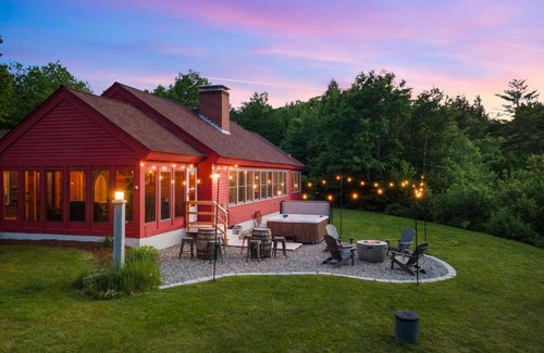 Thornton House | Ridgeview - 70 acre White Mountain estate with views
