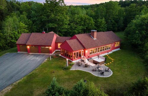 Thornton House | Ridgeview - 70 acre White Mountain estate with views