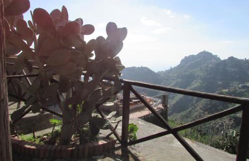 Castelmola House | Rifugio dei tre Pini