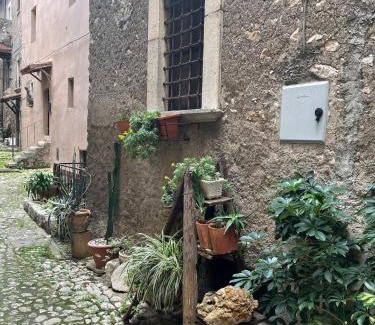 Sermoneta Apartment | Rifugio Di Pace - Vista e Cucina Attrezzata