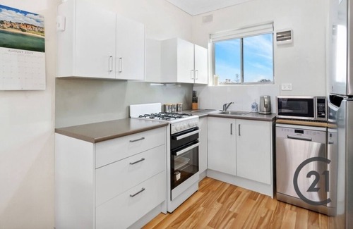 Semaphore Apartment | Right in the heart of Iconic Semaphore!