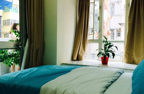 Mong Kok Apartment | Right Next to the Famous Ladies' Market