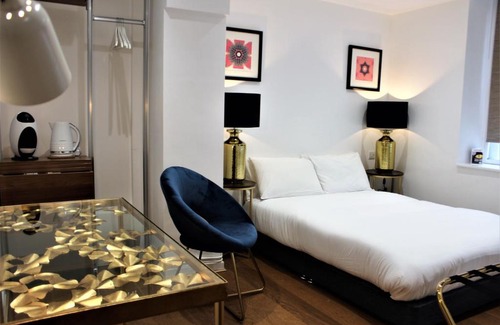 Chalfont St Peter Apartment | RIOSHOUSE George-Inn