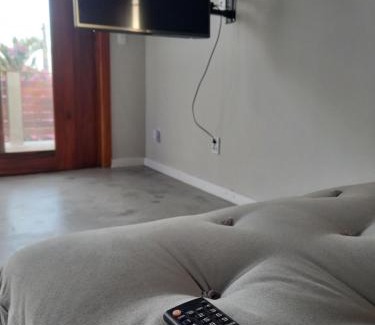 Itaipuacu House | RiqueHouse: Hidro, churrasqueira a 500 m da praia