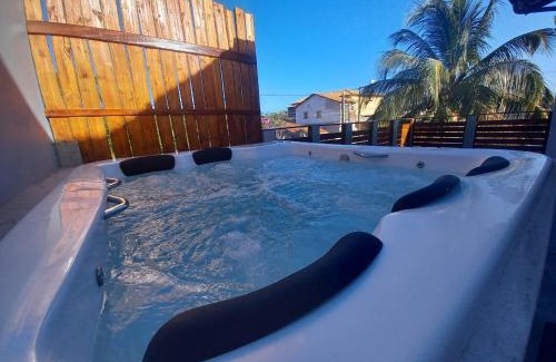 Itaipuacu House | RiqueHouse: Hidro, churrasqueira a 500 m da praia