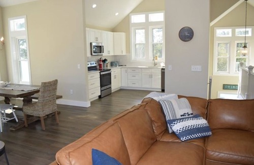 Deep Hole House | Rising Tide-Beautiful House w/Canal Views & Expansive Decks & Outdoor Space