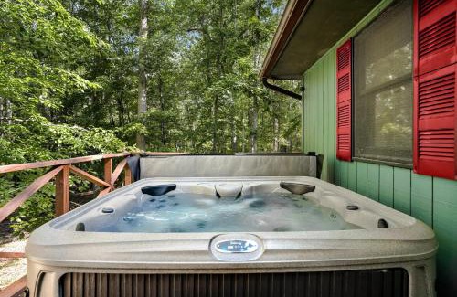 Great Cacapon House | River Access Cabin w Hot Tub Kayaks WiFi Grill