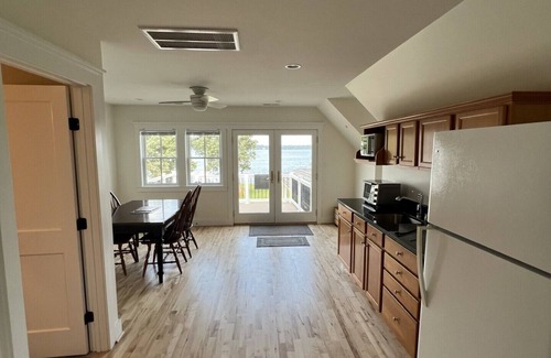 Coles Point Apartment | River Front Coles Point Loft. Get out of the city and breathe!
