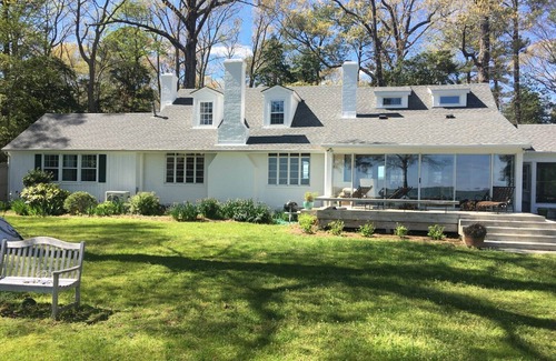 White Stone House | River House looking at the Chesapeake Bay/MONTHLY RENTAL