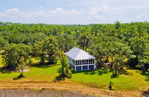 Theodore House | River House minutes to Dauphin Island. Perfect getaway for quiet peaceful rest