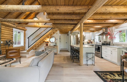 Jemez Springs Cabin | River Mountain Oasis: Hot Springs & Hiking Nearby