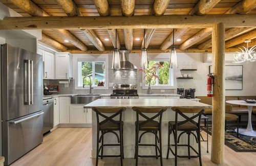 Jemez Springs Cabin | River Mountain Oasis: Hot Springs & Hiking Nearby