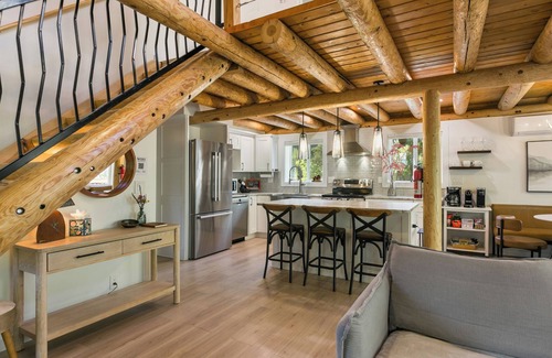 Jemez Springs Cabin | River Mountain Oasis: Hot Springs & Hiking Nearby