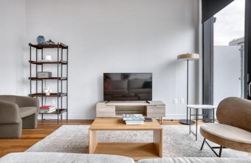 Near North Side Apartment | River N 3BR w Gym Rooftop nr L Park CHI-323