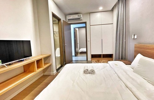 District 7 Apartment | River Panorama