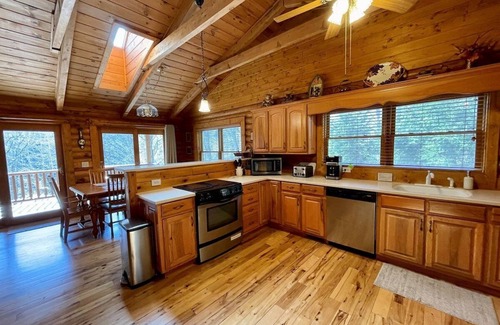 Lansing Cabin | River Raves - Lansing, NC