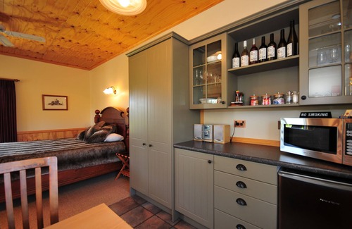 Lowburn Bed & Breakfast | River Rock Estate