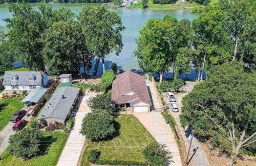 Harbor House House | River's Edge
