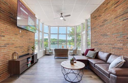 Harbor House House | River's Edge