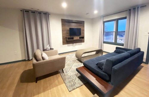 Stonehouse Hotel | River's Rest Marina & Resort