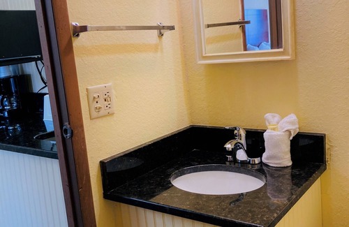 New Port Richey Estates Hotel | River Side Inn