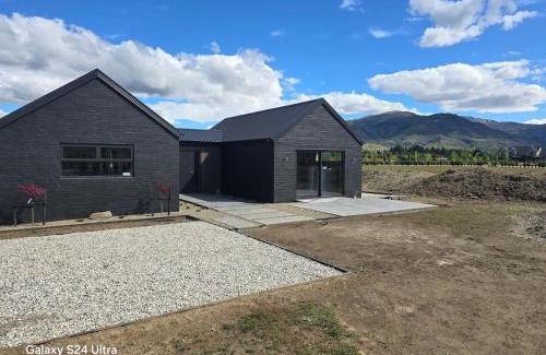Lowburn House | River Terrace Retreat Cromwell