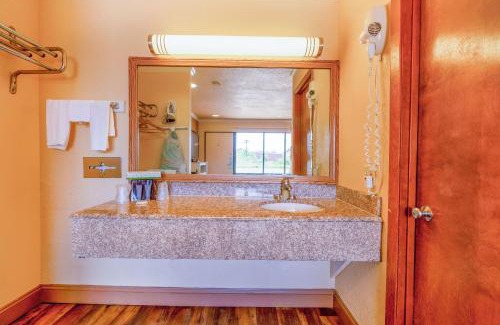 La Grange Hotel | River Valley Motor Inn By OYO La Grange Texas