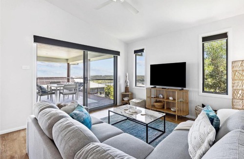 Maclean House | River View Beach Hub