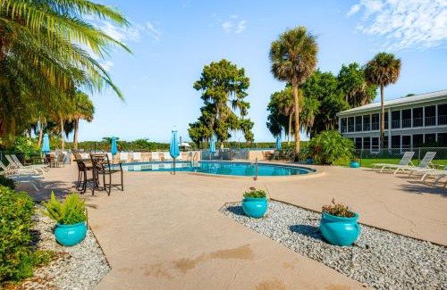 Welaka Apartment | River-View Condo with Boat Slip in Welaka!