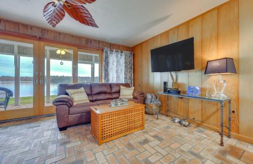 Welaka Apartment | River-View Condo with Boat Slip in Welaka!