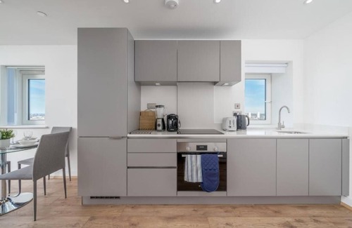 Woolwich Riverside Apartment | River View Mins to O2 & London Excel