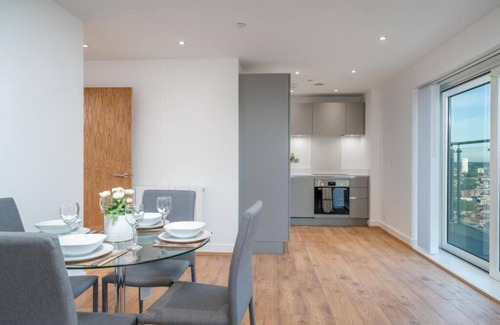 Woolwich Riverside Apartment | River View Mins to O2 & London Excel