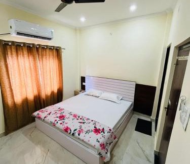 Varanasi House | River view paying guest house