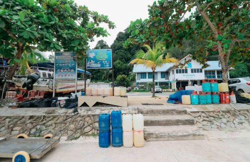 Dungun House | Riverbank Dungun Guesthouse & Cafe