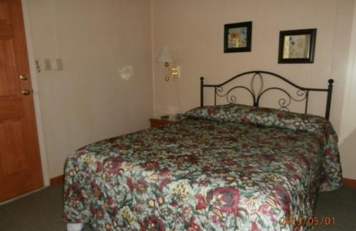 Bryson City Hotel | Riverbend Lodging