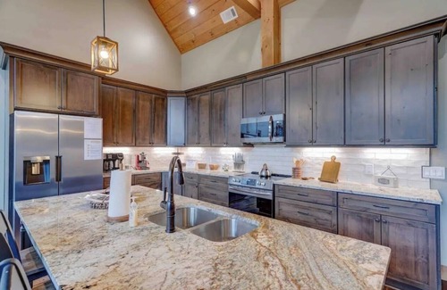 Ellijay Cabin | Riverfront Cabin — Hot Tub, Bar, & Fireplace