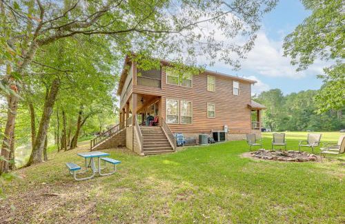 Caddo Gap House | Riverfront Cabin on 2 Acres in Glenwood!