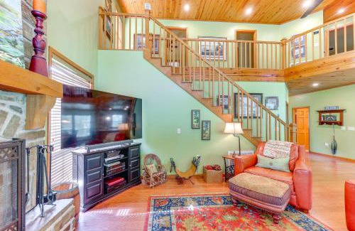 Caddo Gap House | Riverfront Cabin on 2 Acres in Glenwood!