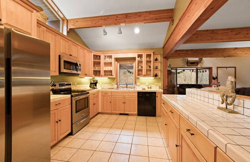 Boone Cabin | Riverfront Cabin with Hot Tub and Game Room